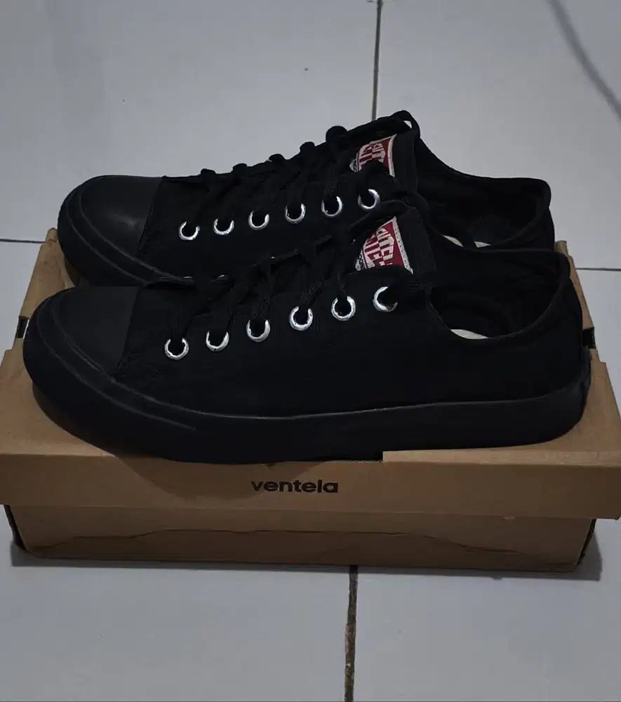 Sepatu Ventela Low Black 39