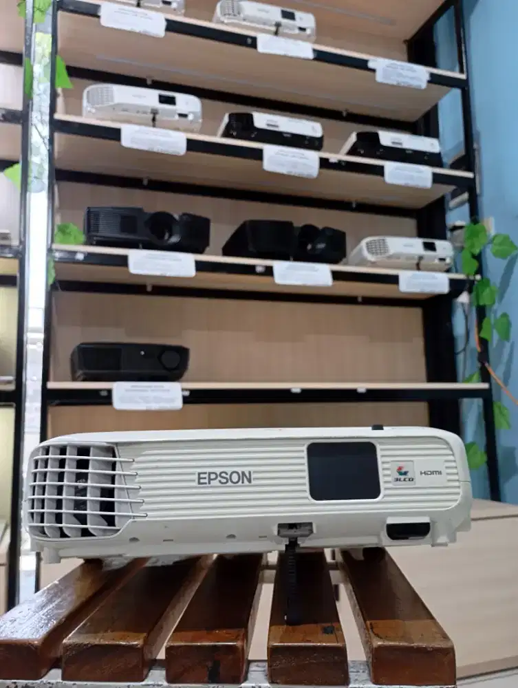 PROYEKTOR EPSON EB-S300 SECOND