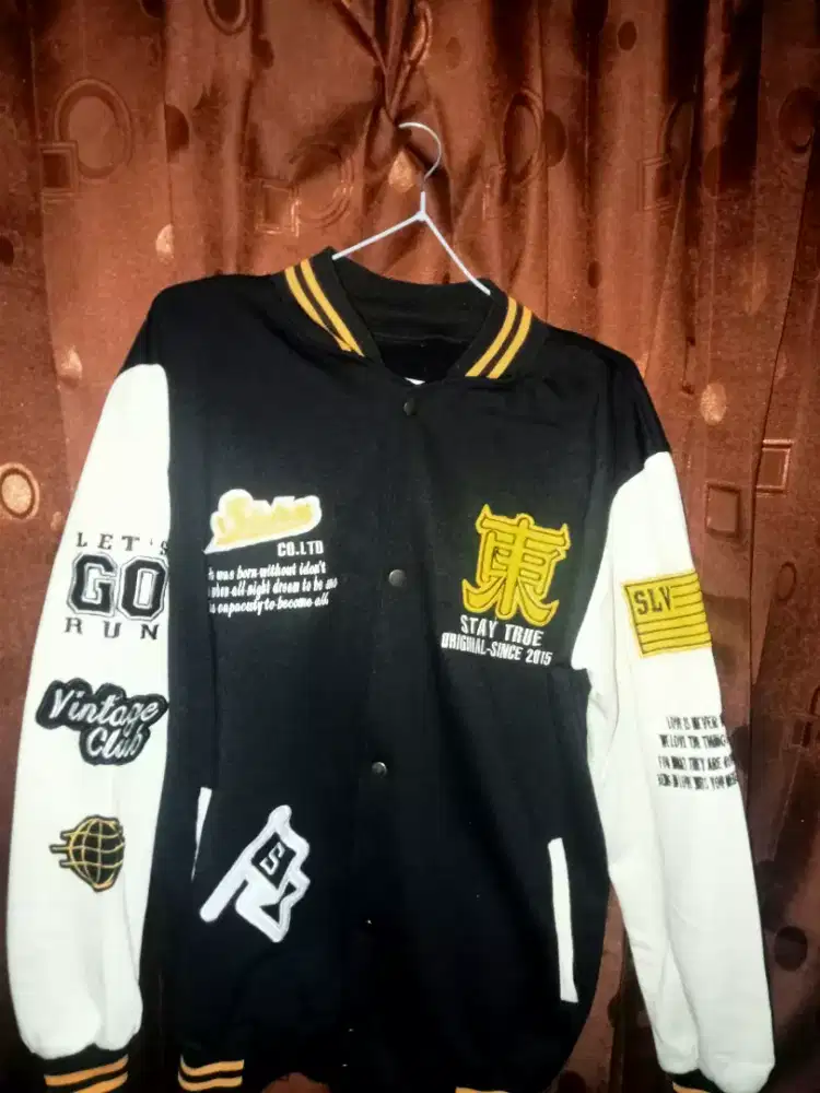 DI JUAL JAKET BASEBALL & CELANA DEVAGO JEANS