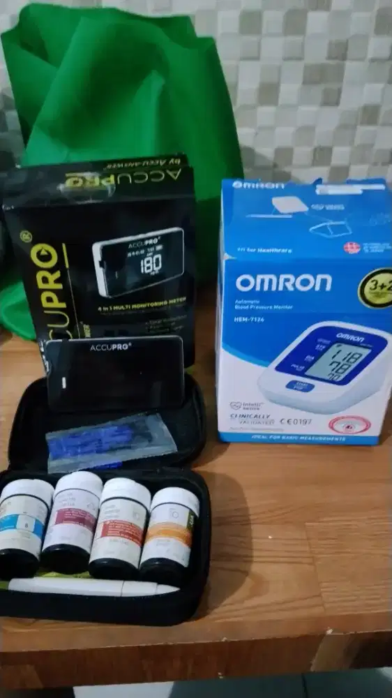 Alat cek darah Dan tensi