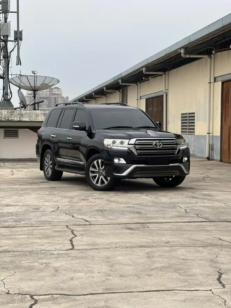 Toyota LC Land cruiser VXR VX-R 200 Diesel Full Spec  2017
