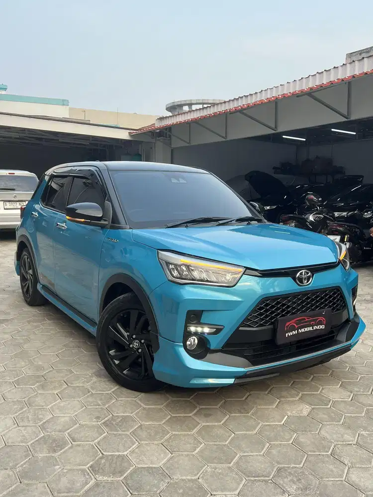 Toyota raize GR turbo  1.0 TSS AT 2022 twotone biru hitam