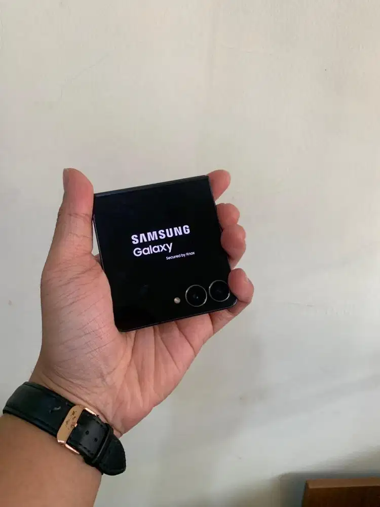 Jual Hp Samsung Galaxy Z Flip7, 12/256GB, ORI DAN MURAH DI BALIKPAPAN
