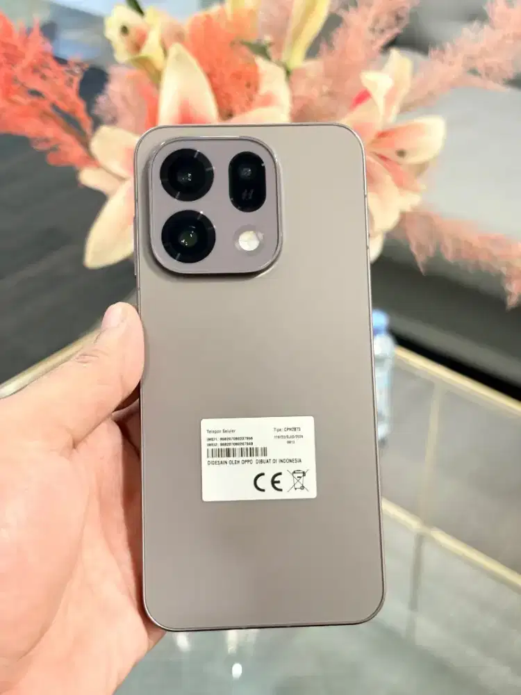 OPPO Find X9s. 12/256