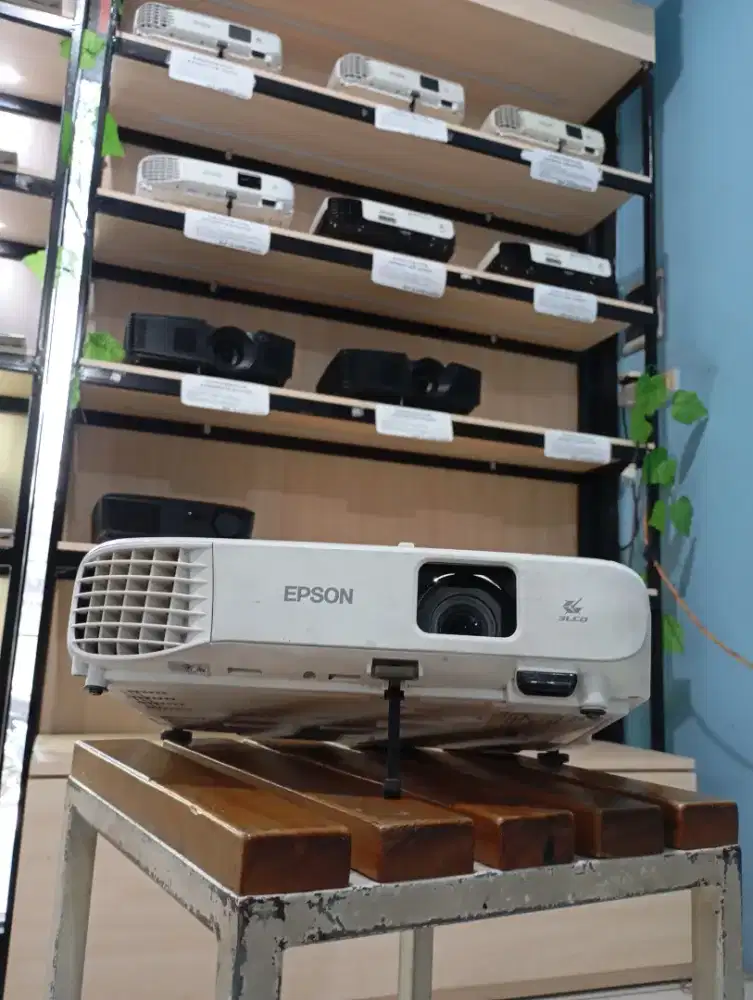 PROYEKTOR EPSON EB-S400 SECOND