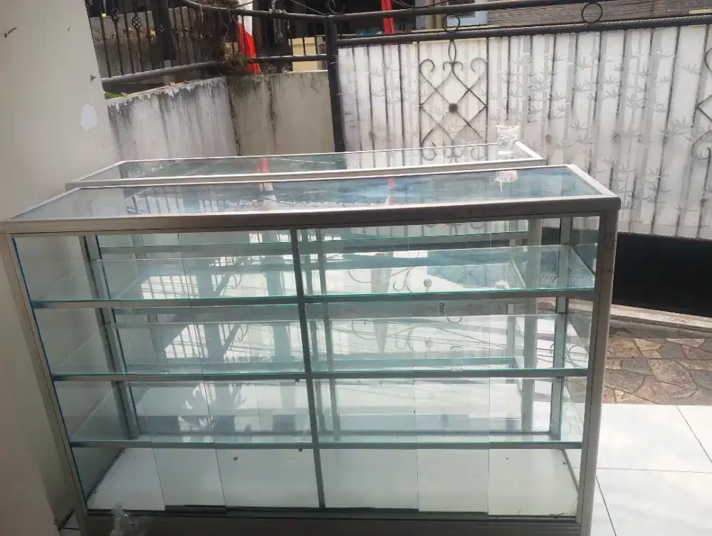 Etalase bekas panjang 1.5 meter