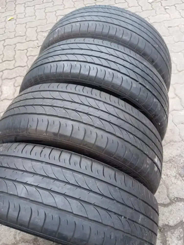 Dunlop sportmaxx 235 55 R20