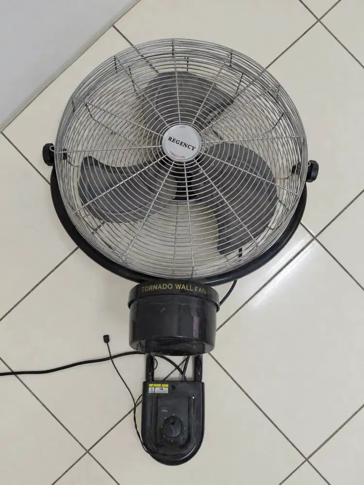 Kipas Angin Dinding Regency Tornado 20 Inch ZTW20 – Jarang Dipakai
