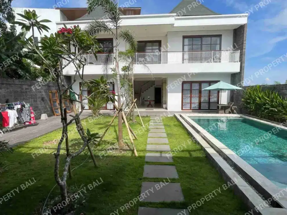 VILLA MEWAH DEKAT PANTAI PANDAWA DAN MELASTI