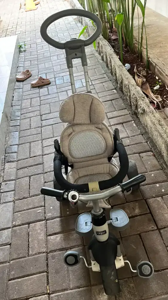sepeda dorong anak joie