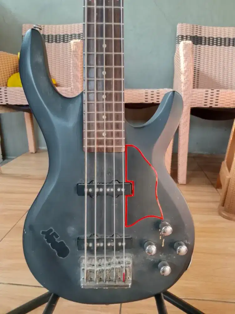 Gitar bass dijual cepat