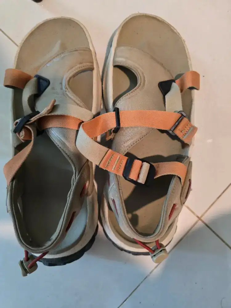 sepatu santai merk