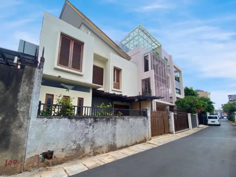 Rumah 3 Lantai + Private Pool di Tebet Utara