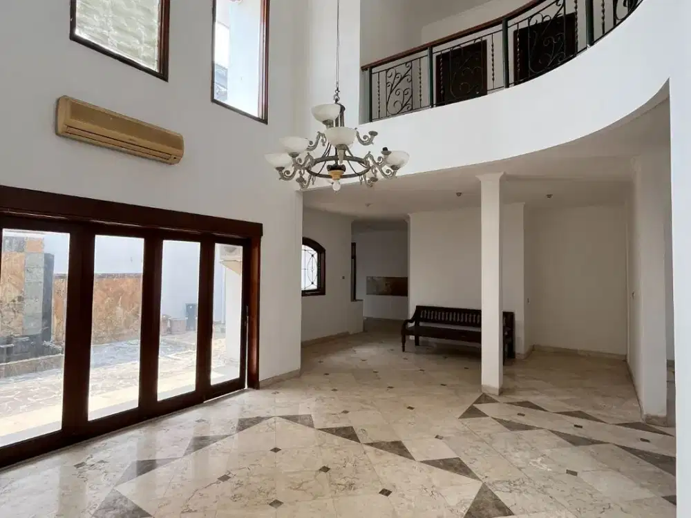 Rumah mediteranian klasik 2 Lantai 4+1 KT 3+1 KM di Cinere dekat RS dan Mall-140 JT/thn