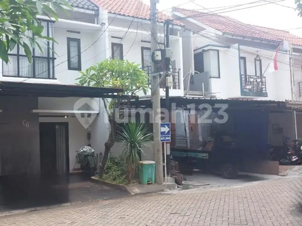 Rumah Siap Huni 2Lt Dalam Town House Dekat Stasiun LRT Ciracas Jakarta Timur