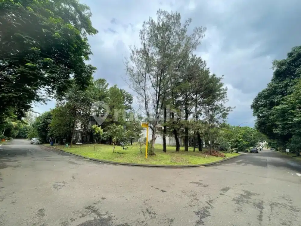 Kavling  hoek  depan green belt dalam cluster Kota Wisata
