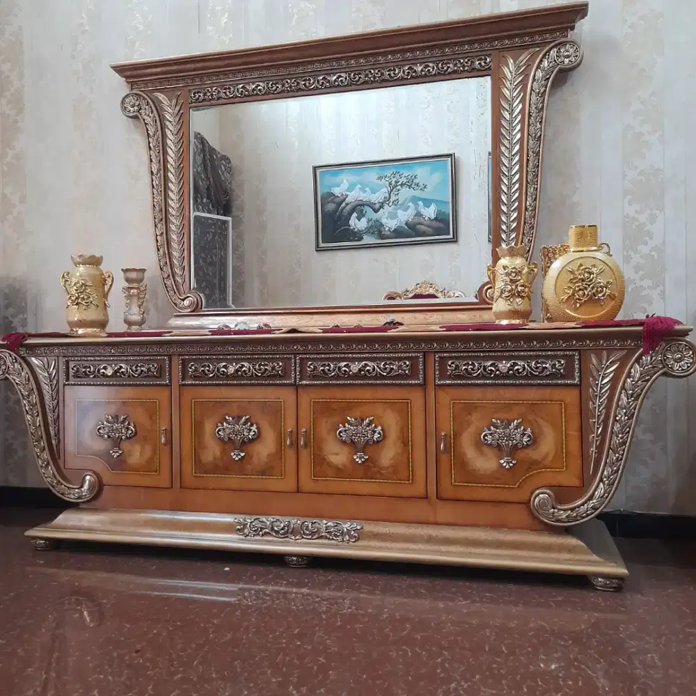 Dijual lemari hias