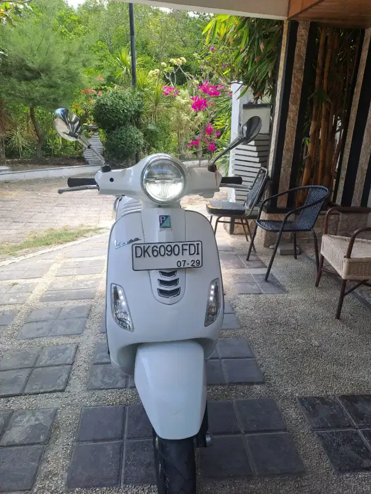 Vespa LX 125 White Ivory Series 2022