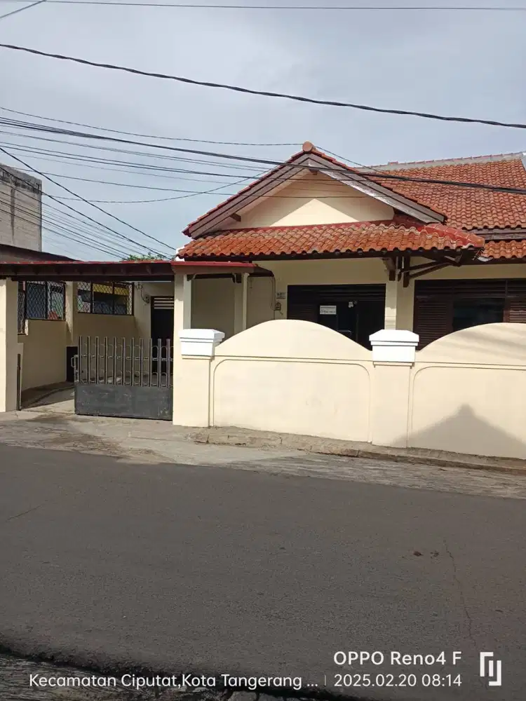 SEWA RUMAH CIPUTAT SIAP HUNI DENGAN LOKASI STRATEGIS
