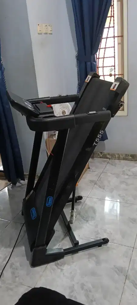Treadmill electrik twen T555 preloved
