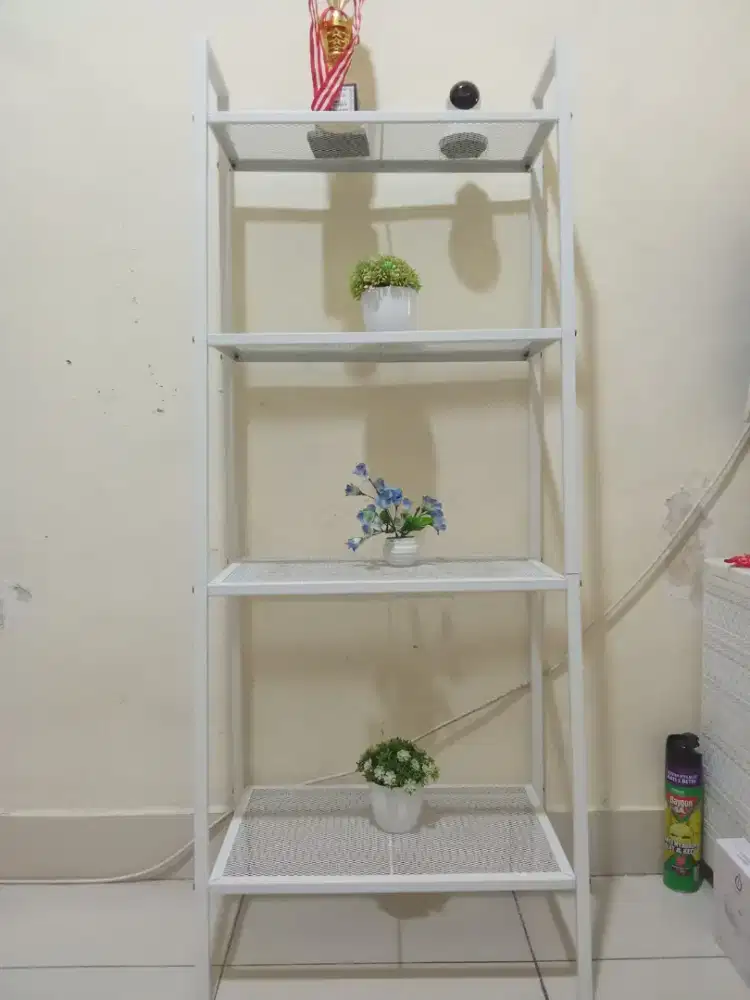 Rak besi IKEA Informa