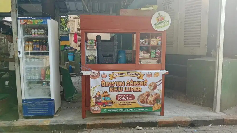 Kerja di lapak buka dan menjualkan dagangan bersih