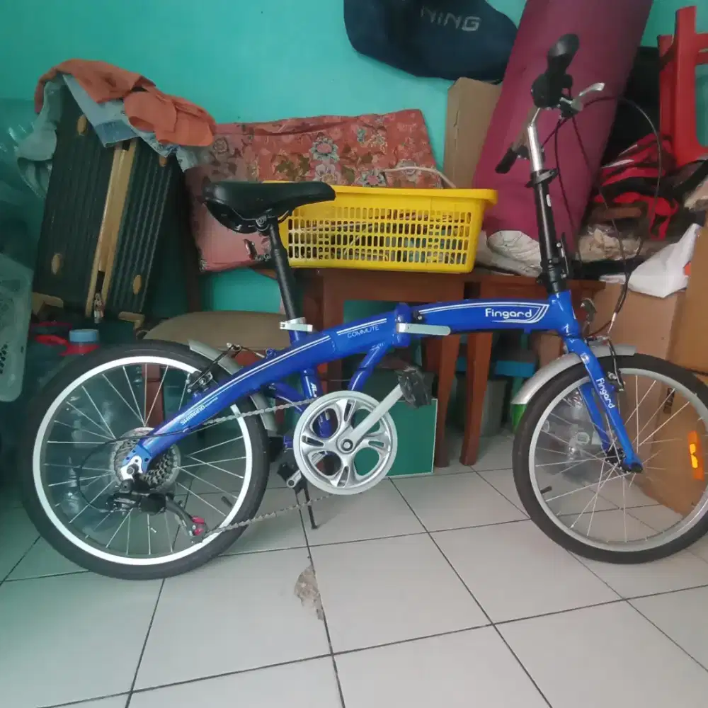 Sepeda lipat warna biru