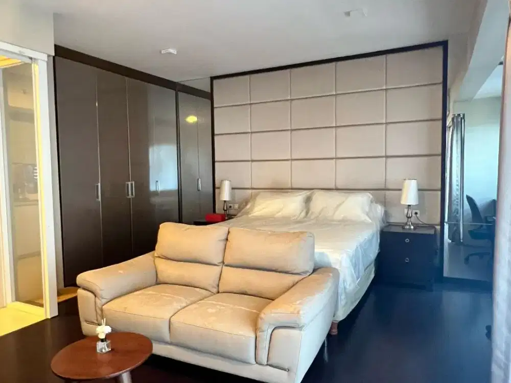 For Rent / Sale Apartemen Puncak Bukit Golf Tower B 2BR jadi 1 Golf View Surabaya