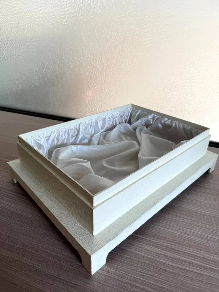 Kotak / Baki Hantaran Seserahan Off-White Silk Satin
