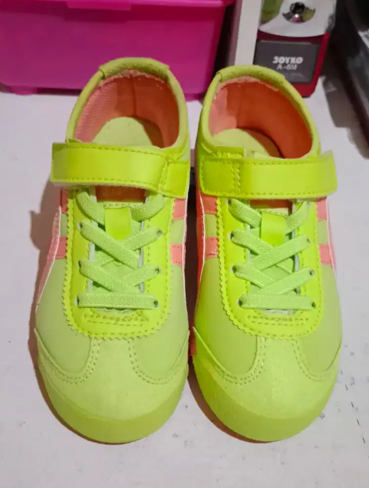sepatu anak Onitsuka Tiger hijau stabilo