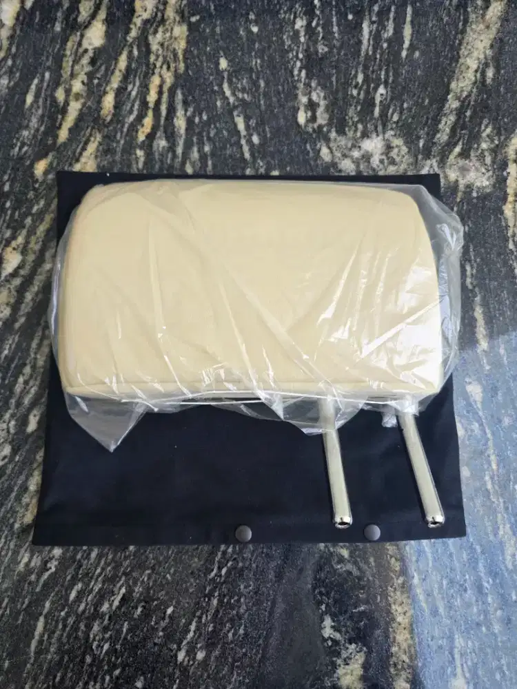 Headrest belakang baris ke 3 tengah toyota alphard transformer AGH30