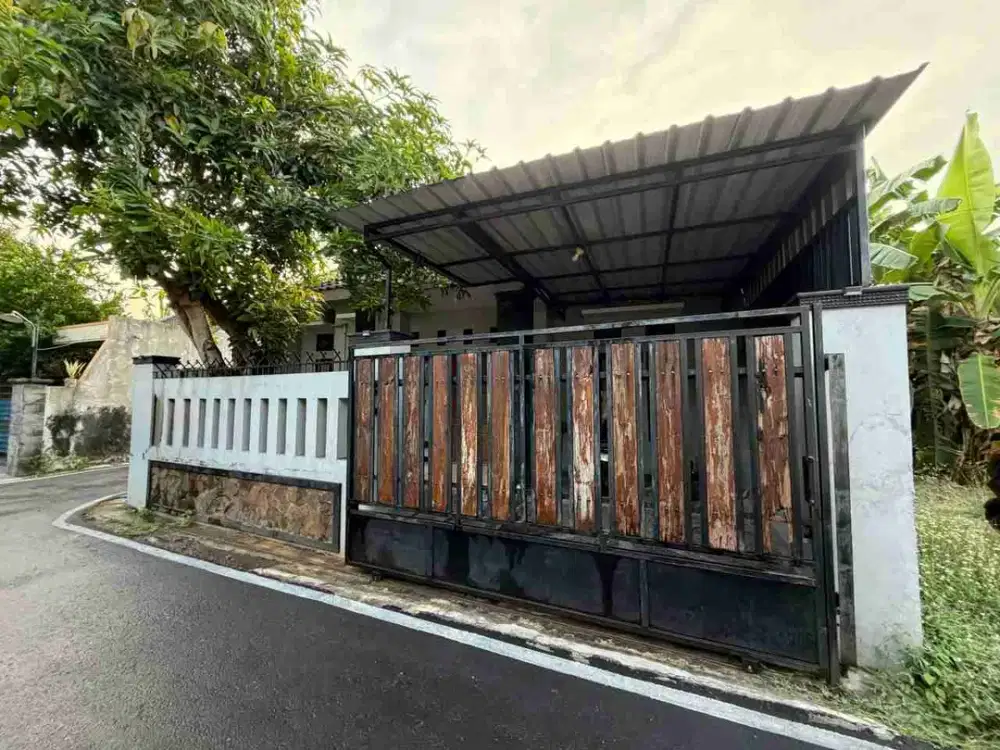 MURAH ! Rumah Nyaman 111m² Hitung Tanah Solo Kota