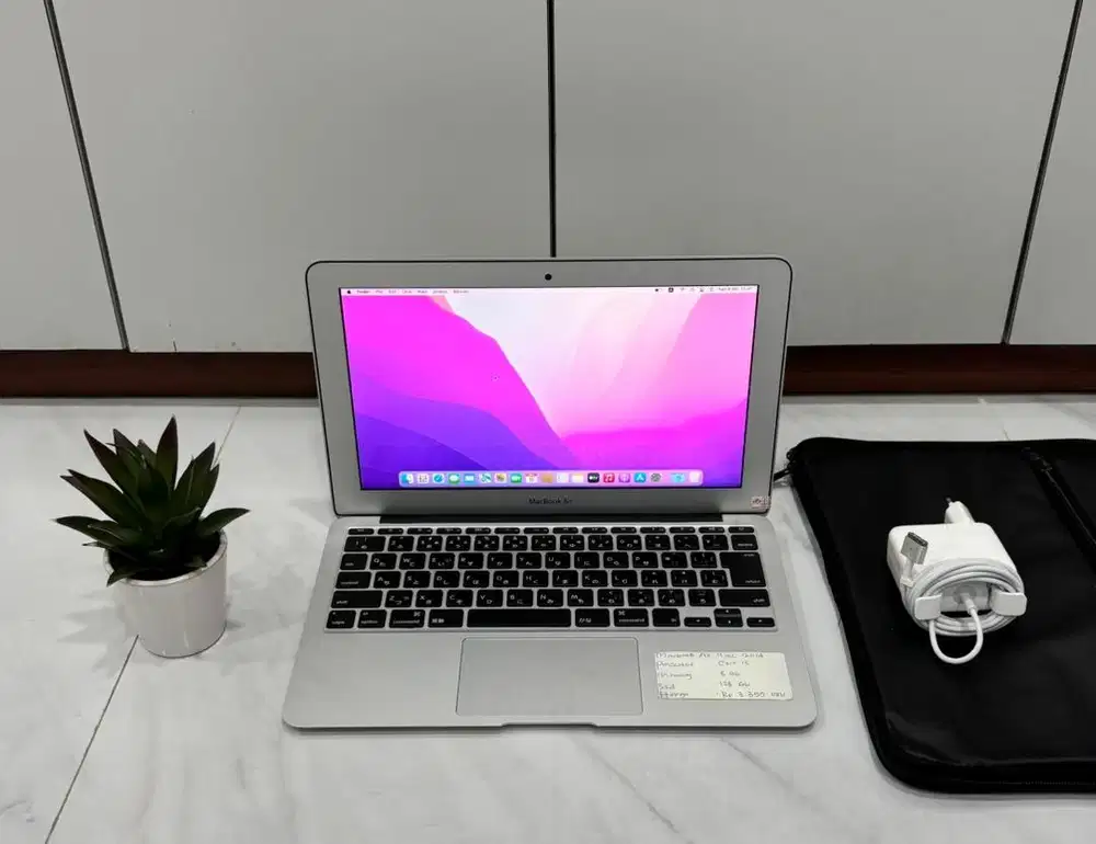 Macbook Air 11inc 2014 core i5 ram 8Gb ssd 128Gb