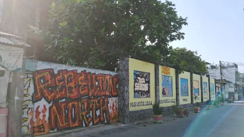 DI JUAL TANAH DAN BANGUNAN. LOKASI STRATEGIS DEPAN GOR KOJA