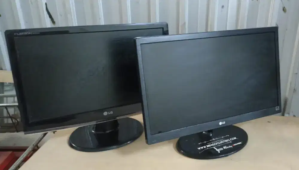 Monitor PC Merk LG 17