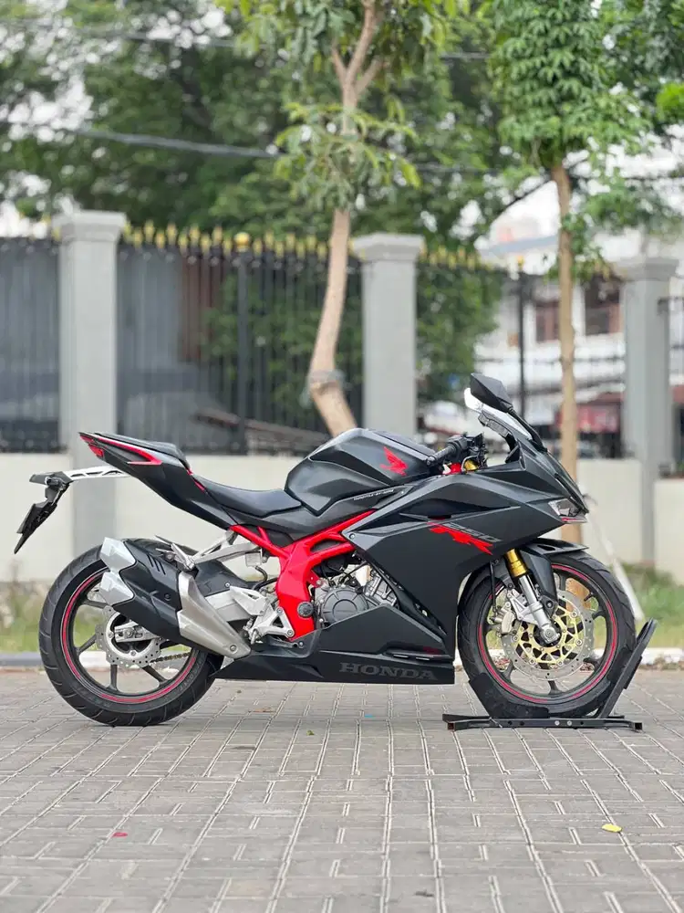 HONDA CBR 250RR NON ABS HITAM 2019 KM LOW PAJAK PANJANG SUPERB