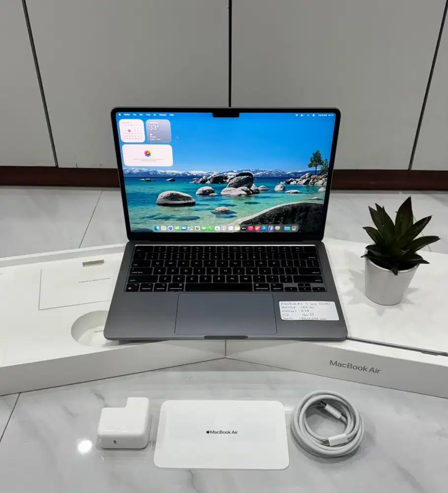 Macbook Air retina 13inc 2022 chip M2 ram 8Gb ssd 256Gb