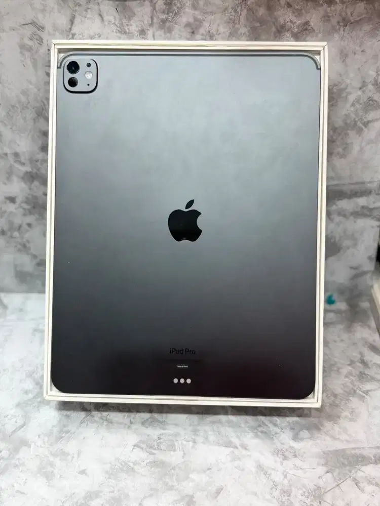 DI JUAL IPAD PRO (M4) 13 INCH 256GB LIKE NEWWW!!!