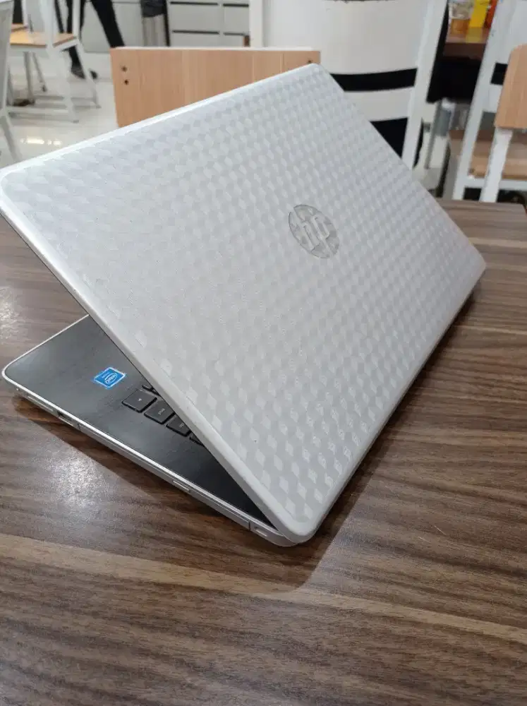 Laptop Normal Slim Siap Pakai Cocok Untuk Kuliah atau Kerja Windows 10