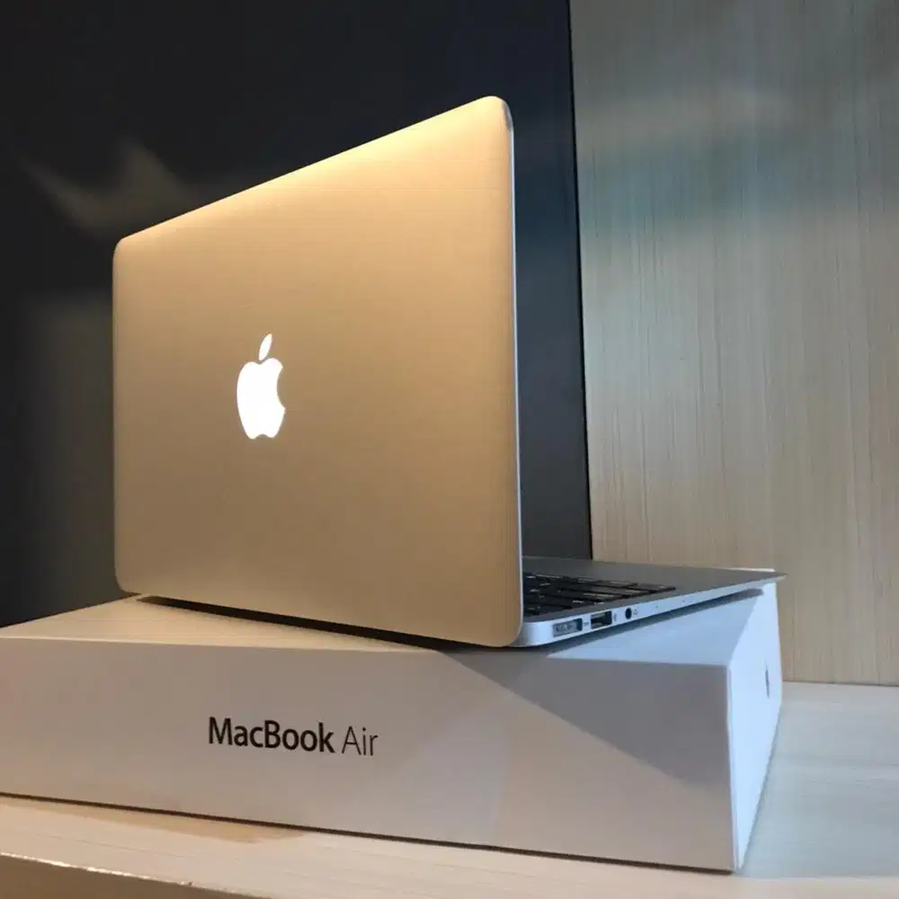 Macbook AIR 2017 13 Ibox + Bonus Case dan Tas Lengkap