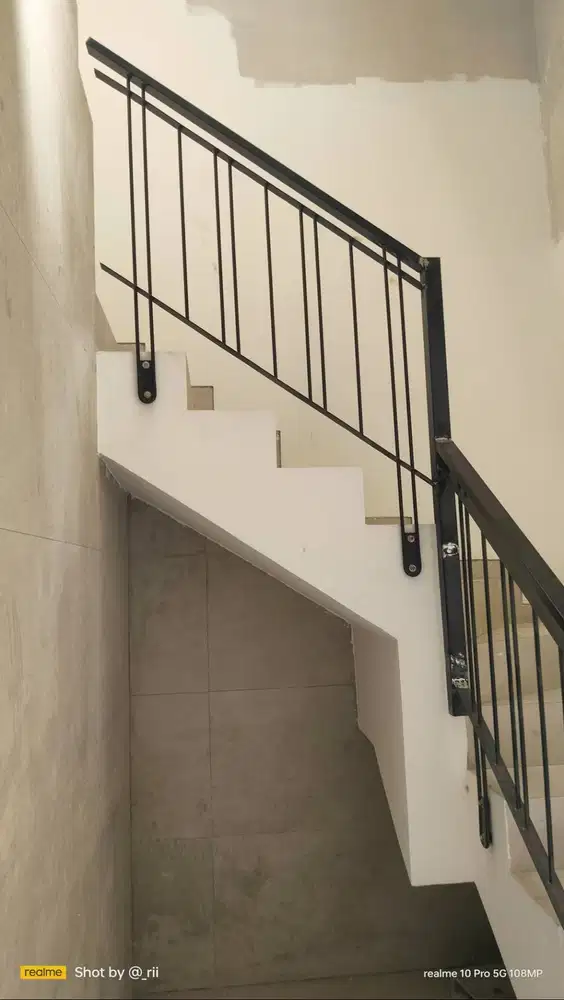 PEMANTU TUKANG LAS DAN PEMBANTU TUKANG CAT