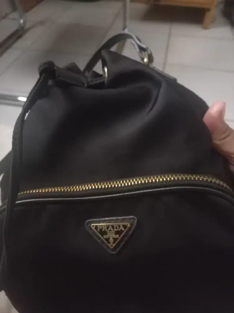 Tas Prada sling bag serut