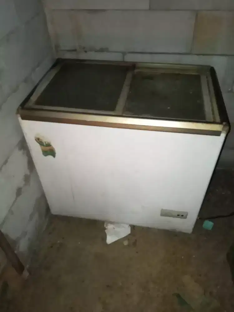 Freezer GEA masih bagus ga pernah service tidak dipakai