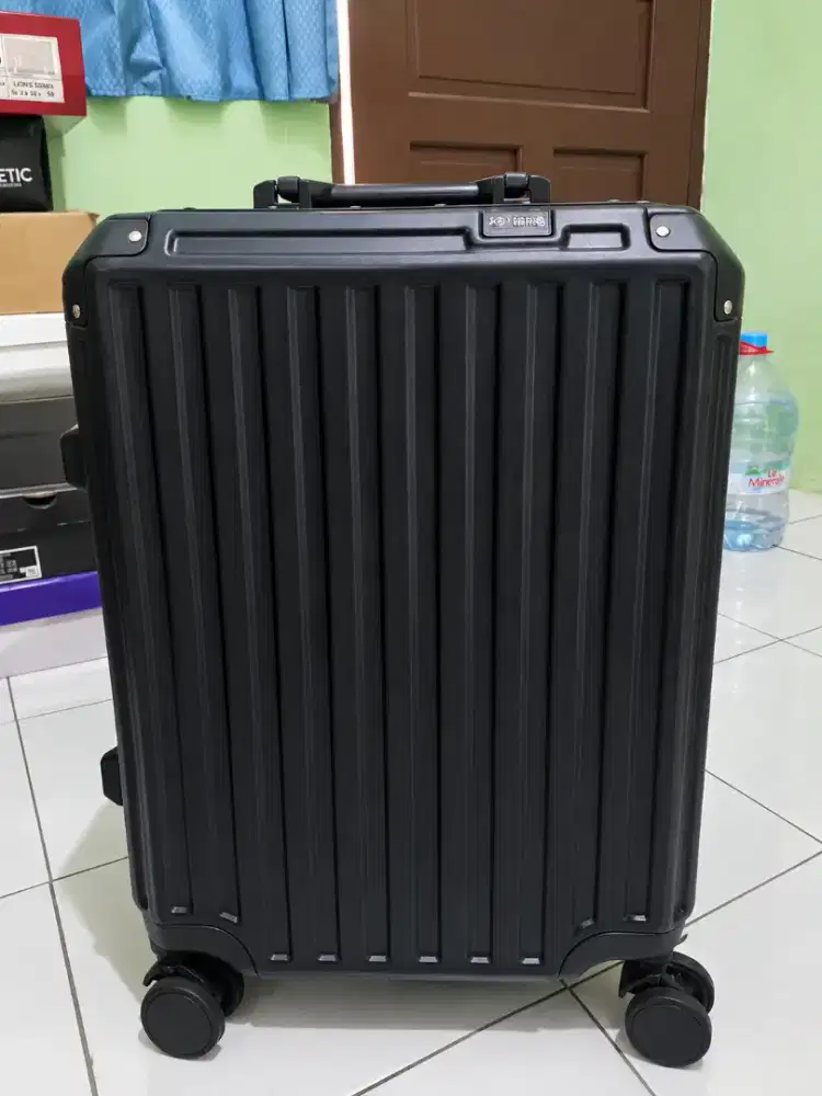 Koper Roaming 20 Inch Cabin Size Like New