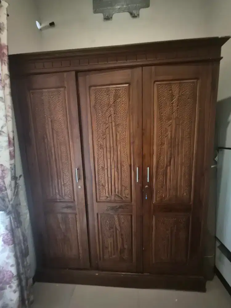 Jual lemari jati 3 pintu bekas
