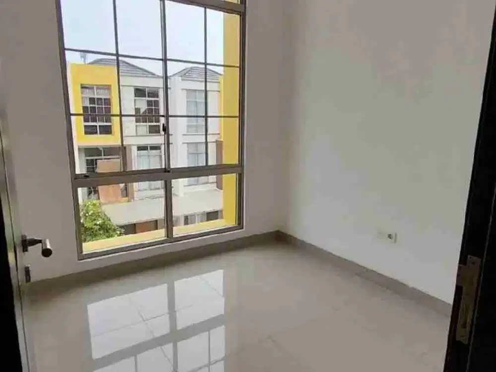 Sewa Rumah Miami 3 Lantai Kosongan