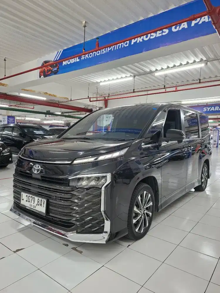 TOYOTA VOXY 2.0 AT 2023 HITAM FULL ORI