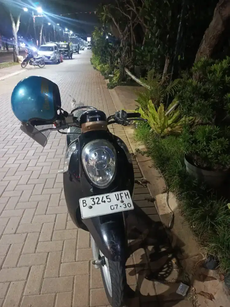 Scoopy 2013 fi warna hitam ori