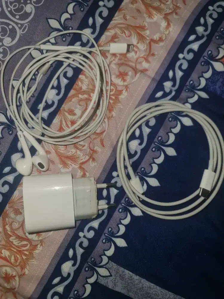 Adapter  C to lighting  dan earphone original