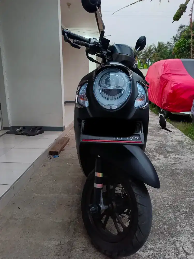 SCOOPY 2022 KEYLES (HITAM)